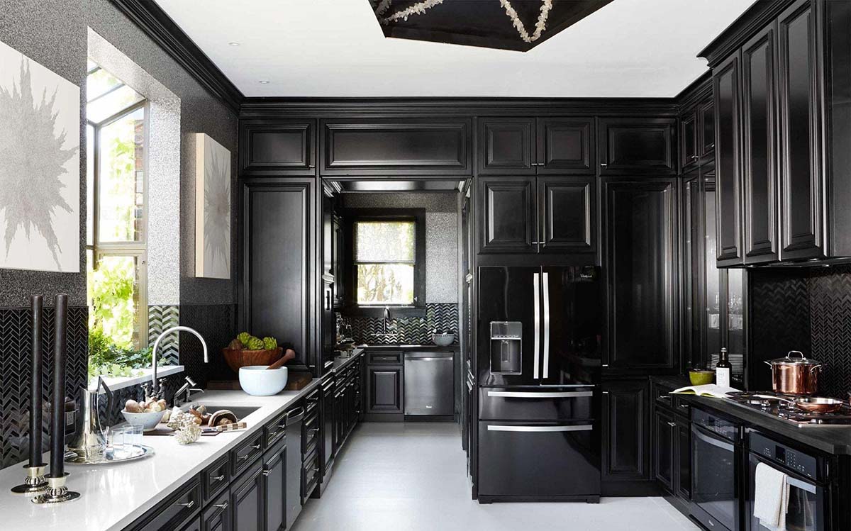 Дизайн кухни в черном цвете